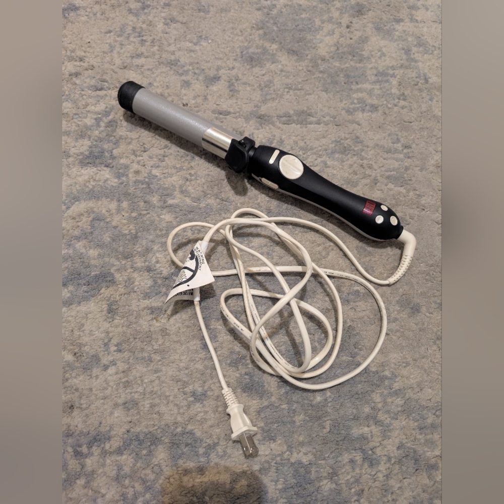 The Beachwaver Co. S 1.25 Black and Silver Hair Curler